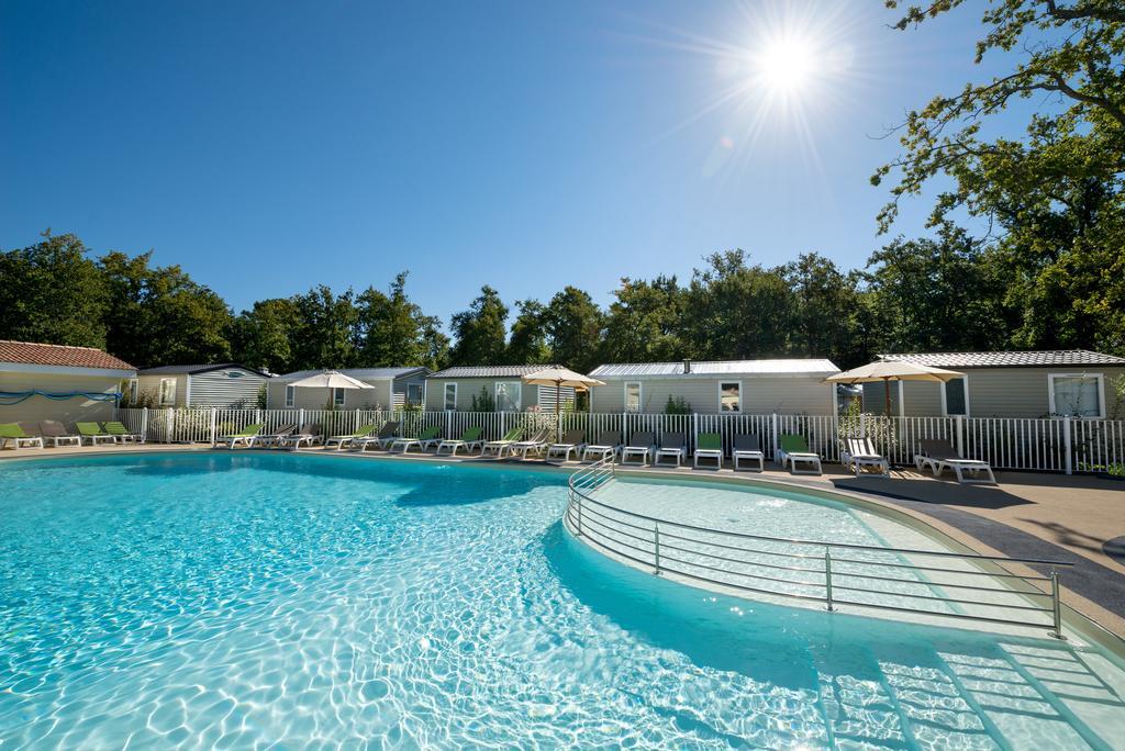 Camping Les Chevrefeuilles Royan Exterior photo