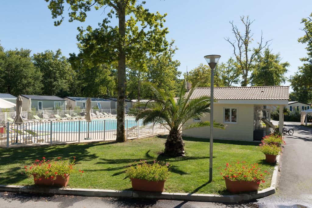 Camping Les Chevrefeuilles Royan Exterior photo