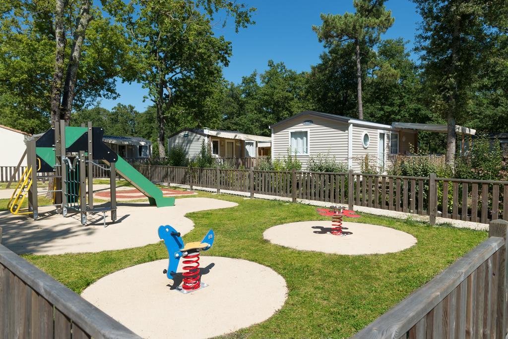 Camping Les Chevrefeuilles Royan Exterior photo