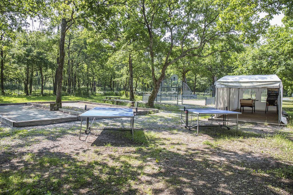Camping Les Chevrefeuilles Royan Exterior photo