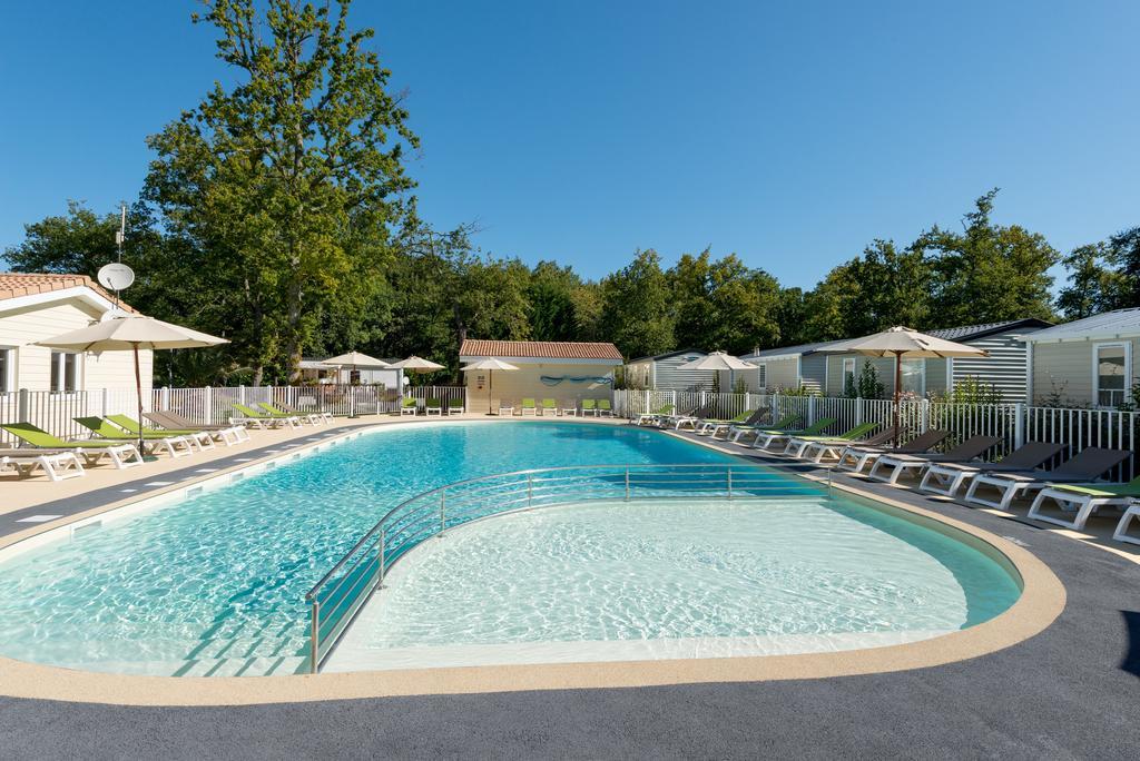 Camping Les Chevrefeuilles Royan Exterior photo